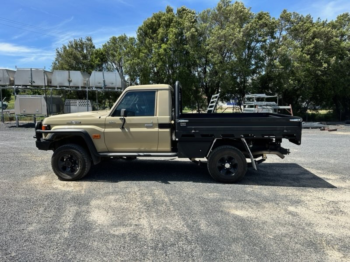 Custom Tray Build – LandCruiser Single Cab